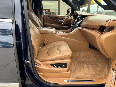 Used 2017 Cadillac Escalade ESV Platinum image 14