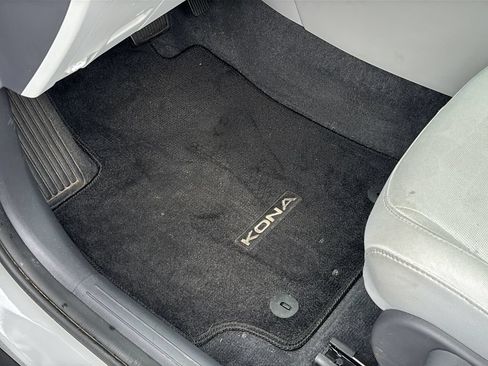 Certified 2024 Hyundai Kona SE FWD image 17