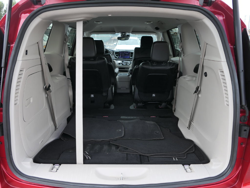 Used 2024 Chrysler Pacifica Limited FWD image 20