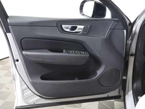 Used 2024 Volvo XC60 B5 Plus image 38