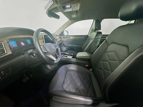 Used 2025 Volkswagen Atlas SE image 13