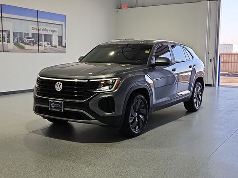 Used 2024 Volkswagen Atlas Cross Sport SE FWD image 8