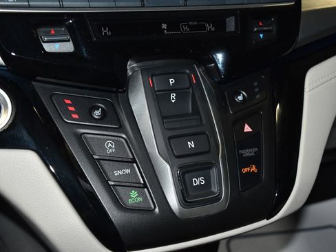 Used 2025 Honda Odyssey Touring image 14