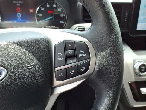 Used 2024 Ford Explorer XLT AWD/4WD image 21