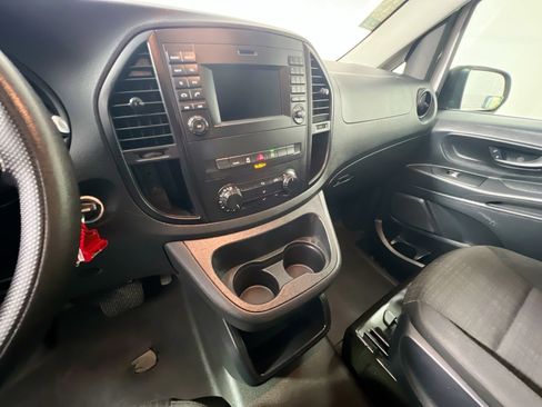 Used 2020 Mercedes-Benz Metris image 25