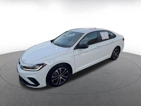 Used 2025 Volkswagen Jetta Sport image 8