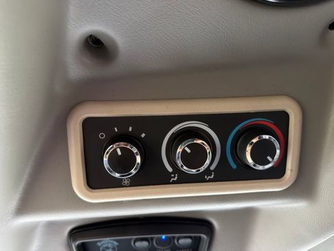Used 2018 GMC Savana 3500 Extended RWD image 46