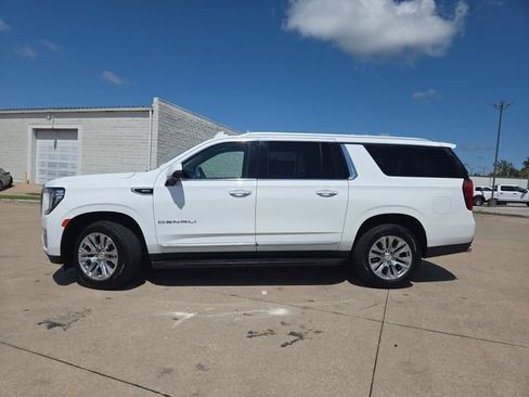Used 2021 GMC Yukon XL Denali AWD/4WD image 2