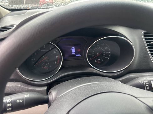 Used 2020 Kia Sedona LX FWD image 13