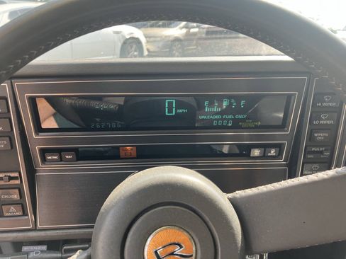 Used 1989 Buick Reatta Coupe FWD image 22