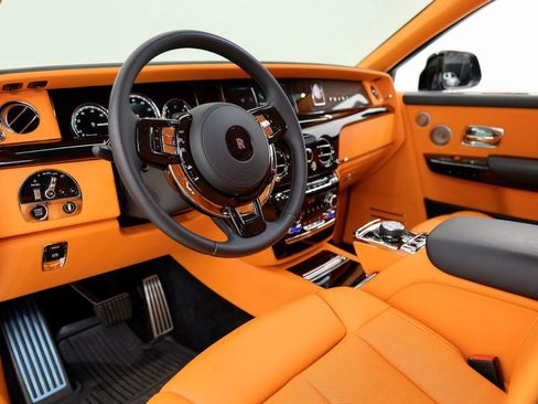 Used 2024 Rolls-Royce Phantom Sedan w/ The Phantom Package RWD image 35