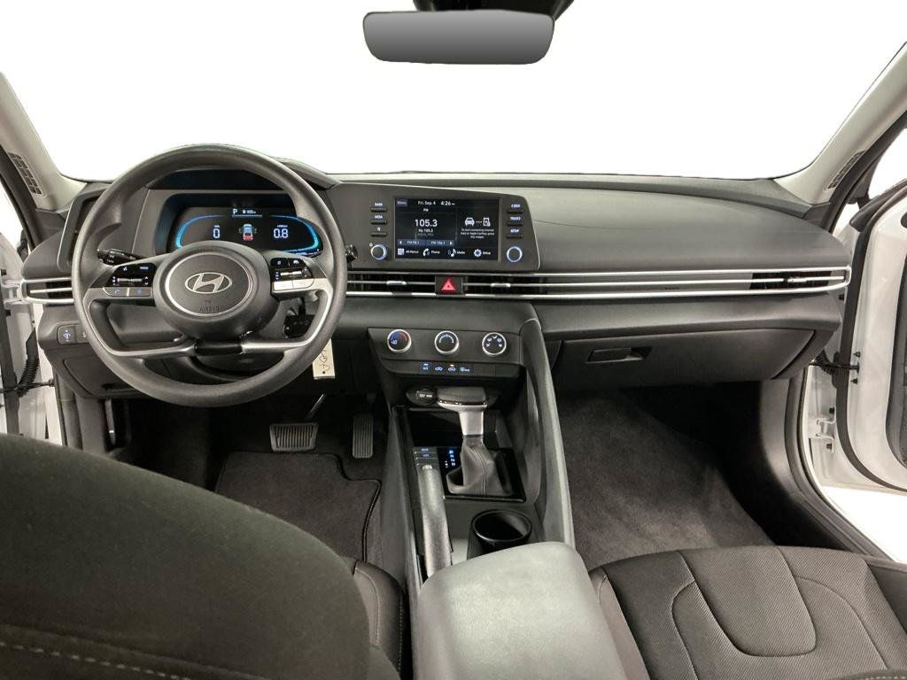 Certified 2026 Hyundai Elantra SE FWD image 6