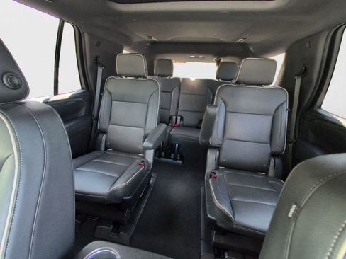 Used 2021 GMC Yukon SLT w/ SLT Premium Package image 18