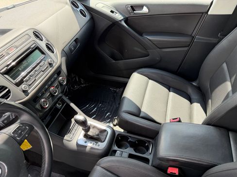 Used 2014 Volkswagen Tiguan SE image 22