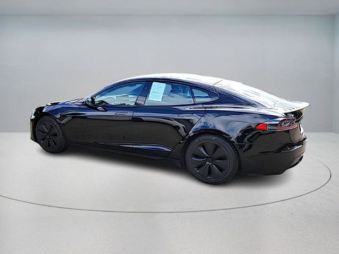 Used 2021 Tesla Model S Plaid image 3