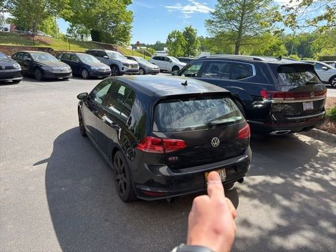 Used 2017 Volkswagen GTI SE image 6