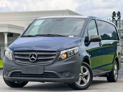 Used 2021 Mercedes-Benz Metris image 2