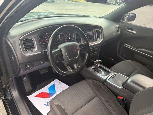 Used 2019 Dodge Charger SXT RWD image 10
