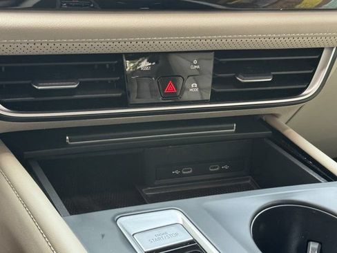 Used 2024 Volkswagen Atlas SE AWD/4WD image 26