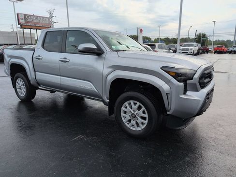 Used 2024 Toyota Tacoma SR5 RWD image 7