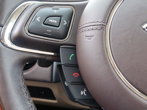 Used 2019 Jaguar XJ R-Sport RWD image 40