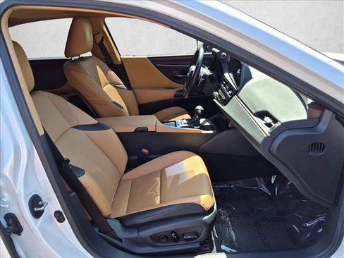 Used 2025 Lexus ES 300h w/ Premium Package FWD image 21