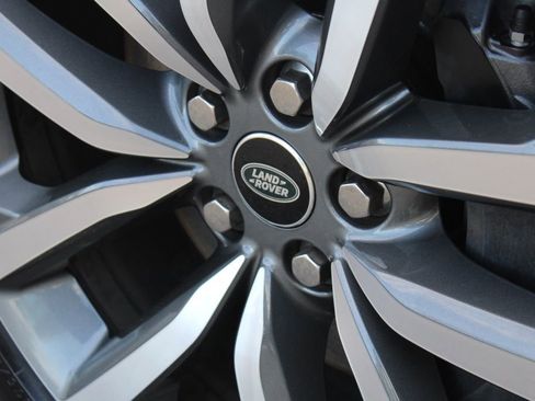 Certified 2025 Land Rover Discovery Dynamic SE image 12