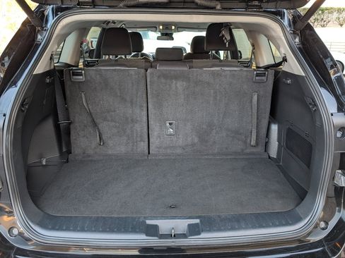 Used 2024 Toyota Highlander LE image 10