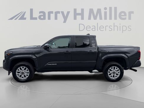 Certified 2025 Toyota Tacoma SR5 AWD/4WD image 2