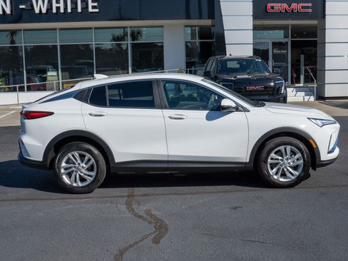 New 2026 Buick Envista Preferred image 2