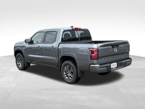Used 2025 Nissan Frontier SV image 3