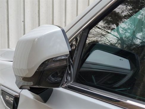 Used 2021 GMC Yukon XL Denali image 8