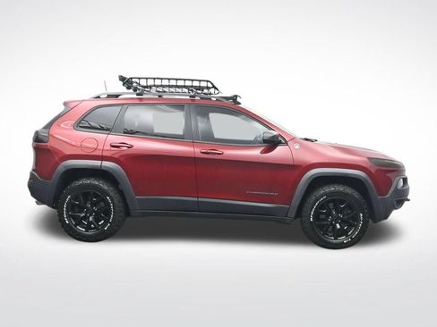 Used 2016 Jeep Cherokee Trailhawk w/ Comfort/Convenience Group AWD/4WD image 4