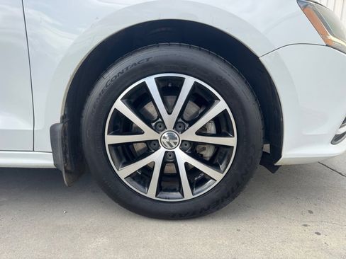 Used 2017 Volkswagen Jetta SE image 29
