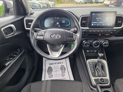 Used 2023 Hyundai Venue SEL FWD image 16