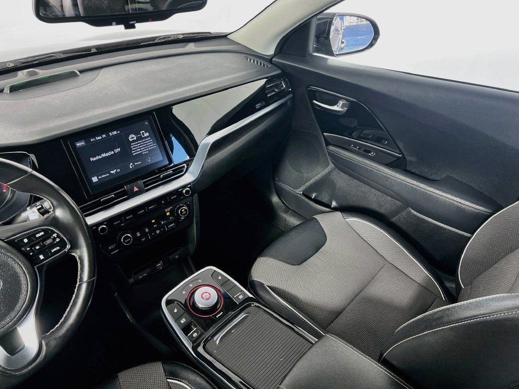 Used 2020 Kia Niro EX FWD image 22