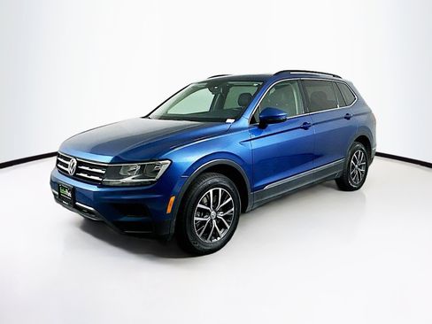 Used 2020 Volkswagen Tiguan SE image 3