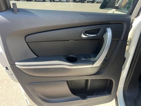 Used 2012 GMC Acadia SLE FWD image 18
