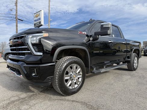 Used 2025 Chevrolet Silverado 2500 LTZ w/ Z71 Chrome Sport Edition image 2