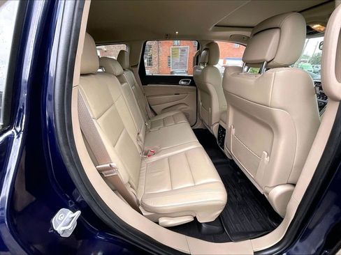 Used 2018 Jeep Grand Cherokee Limited AWD/4WD image 16