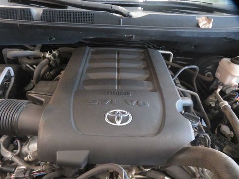 Used 2019 Toyota Sequoia SR5 AWD/4WD image 54