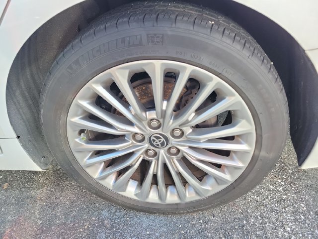 Used 2020 Toyota Avalon Limited w/ Advanced Safety Package FWD image 4