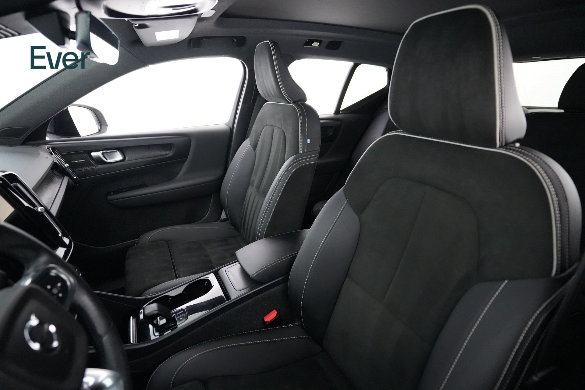 Used 2023 Volvo XC40 Recharge Ultimate AWD/4WD image 4