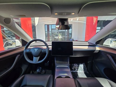 Used 2023 Tesla Model Y Long Range image 21