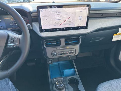 New 2025 Ford Maverick XLT w/ XLT Luxury Package image 17