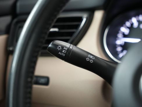 Used 2018 Nissan Rogue SV image 14