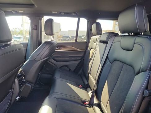 New 2026 Jeep Grand Cherokee Altitude image 10