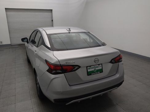 Used 2025 Nissan Versa SV FWD image 6