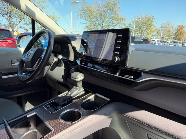 Used 2023 Toyota Sienna XLE AWD/4WD image 35