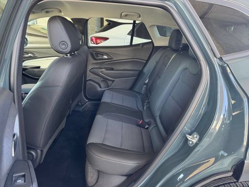 Used 2025 Chevrolet Trax LT FWD image 25